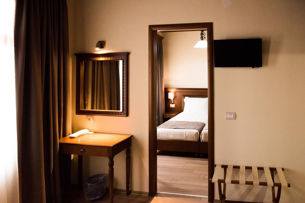 Hotel Argjiro ジロカストラ エクステリア 写真