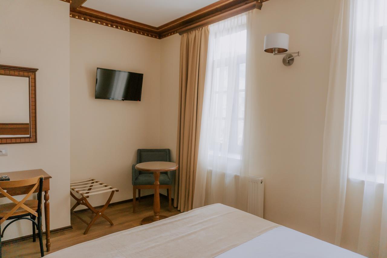 Hotel Argjiro ジロカストラ エクステリア 写真